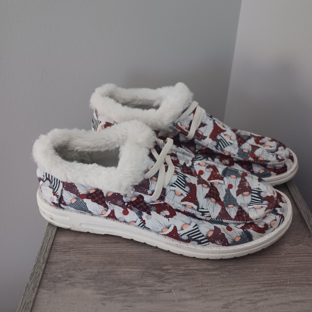 Amazon Gnome Print Christmas Shoes Sz 10